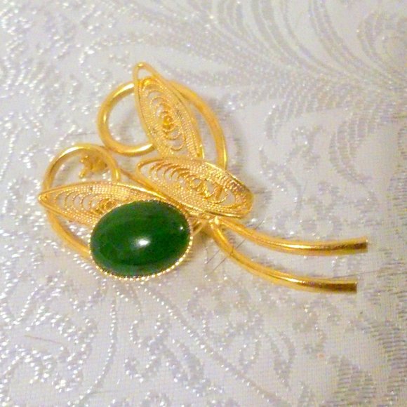 Vintage Jewelry - Vintage Green Jade Stone Gold Tone Brooch